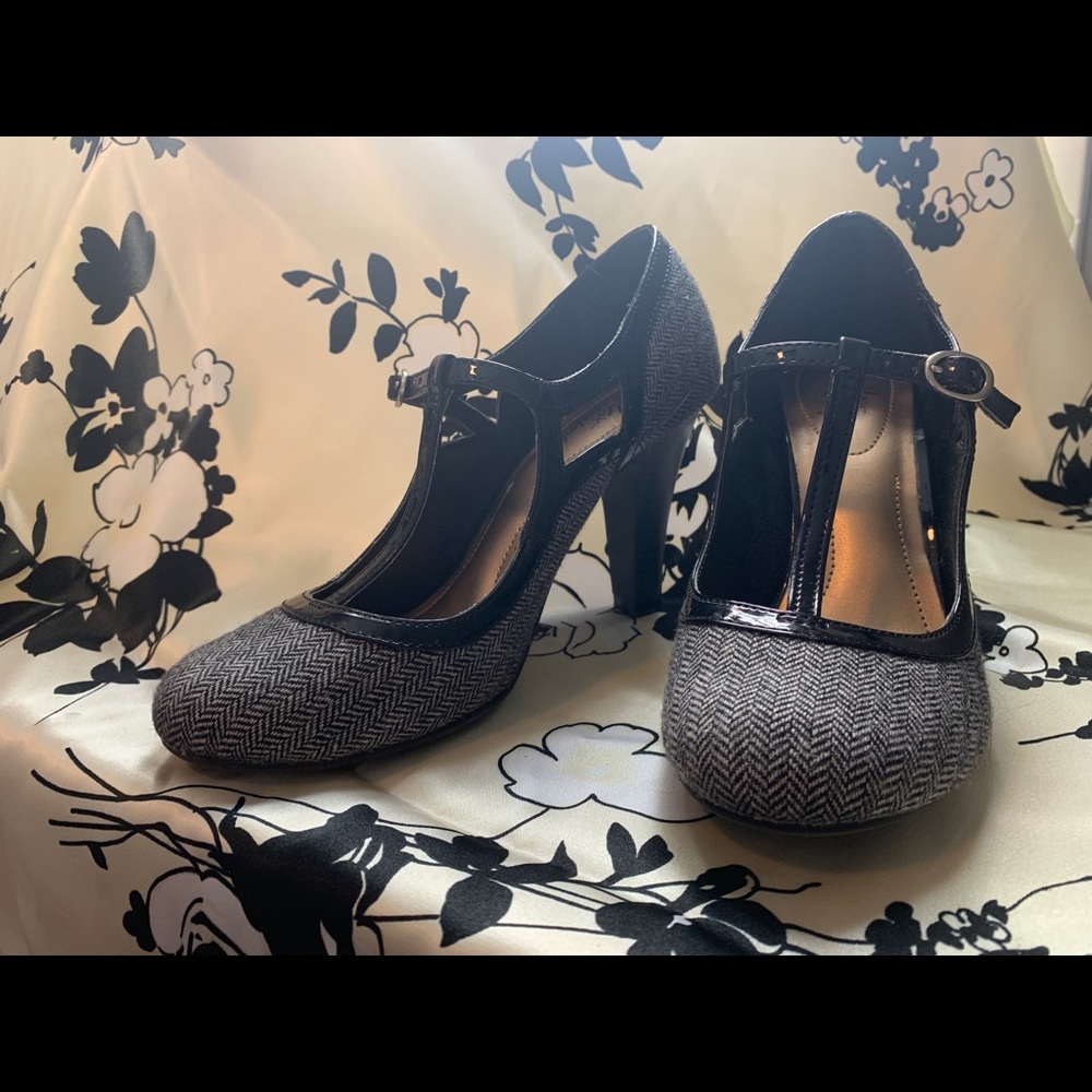 DexFlex felt pumps